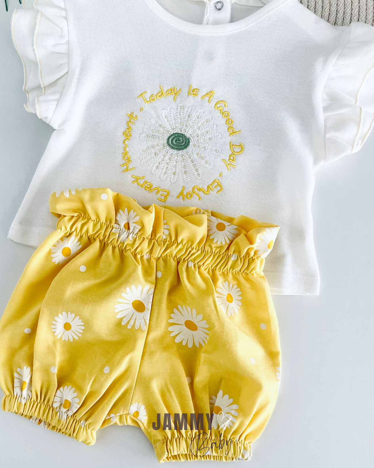 Sunflower Embroidered Shorts 2-Piece Set -YELLOW