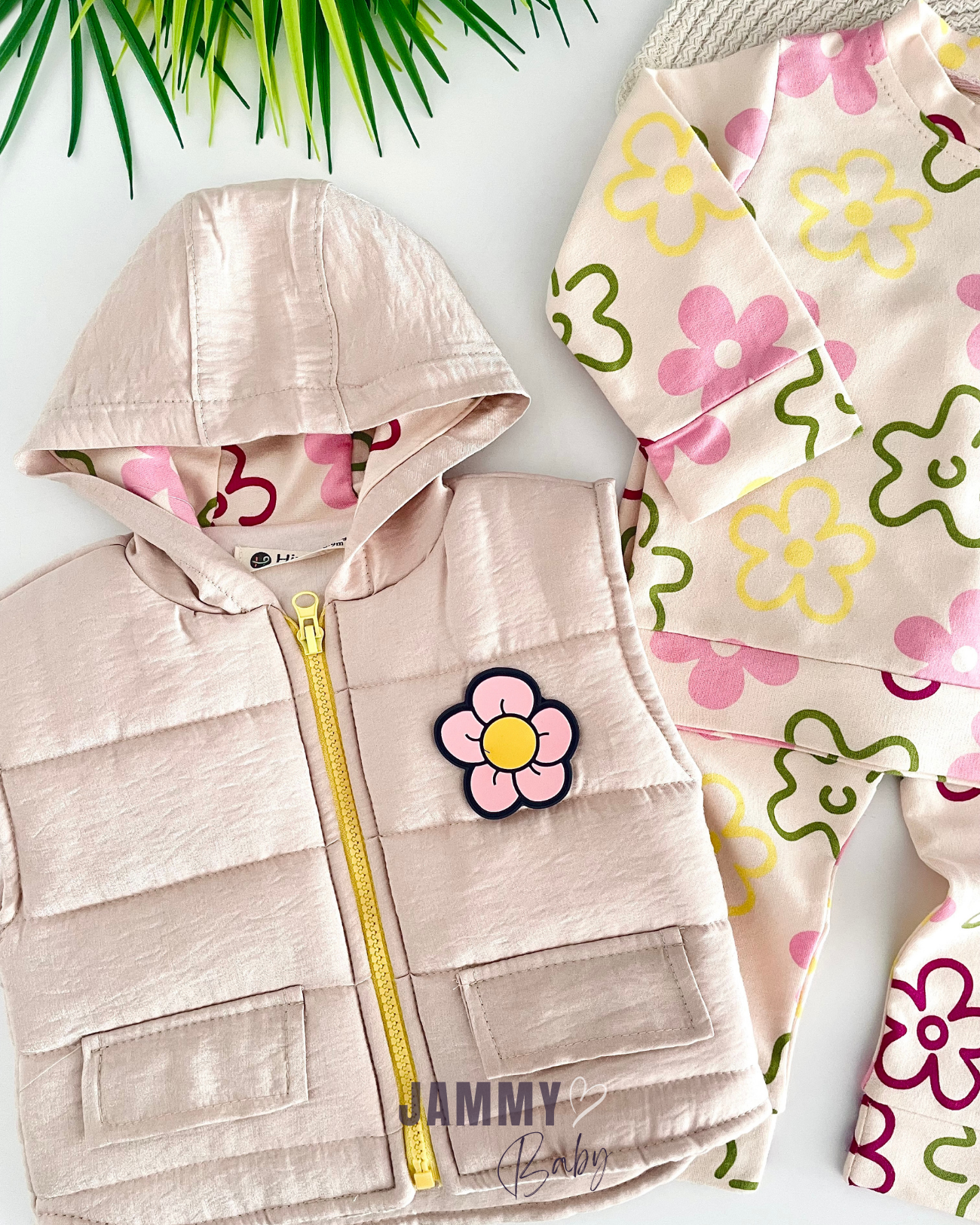 Daisy Puffer Vest Pak - BEIGE