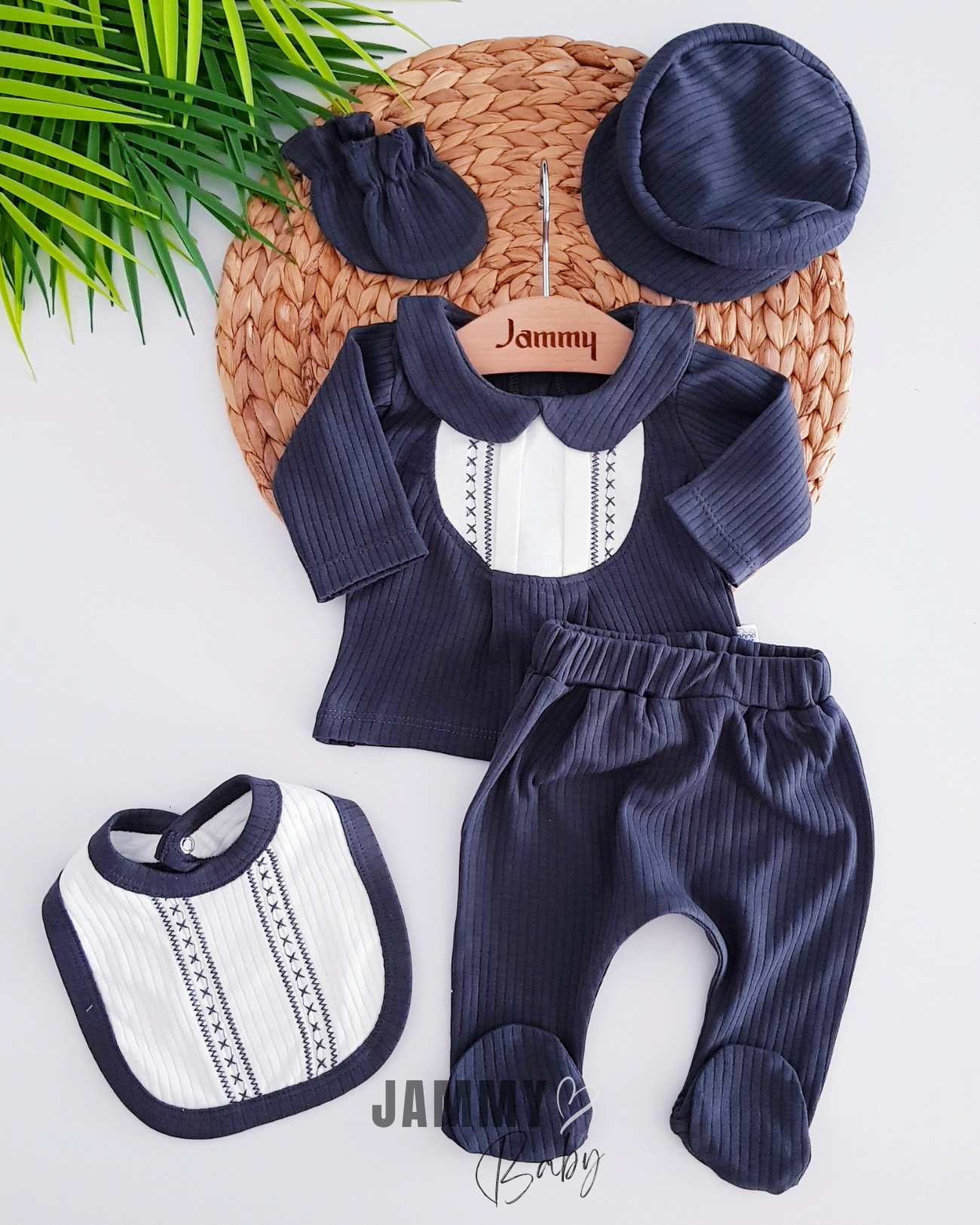 5-Piece Baby Set with Zigzag Stitched Cap – Soft Ecotex Fabrics for Newborns – Anthracite