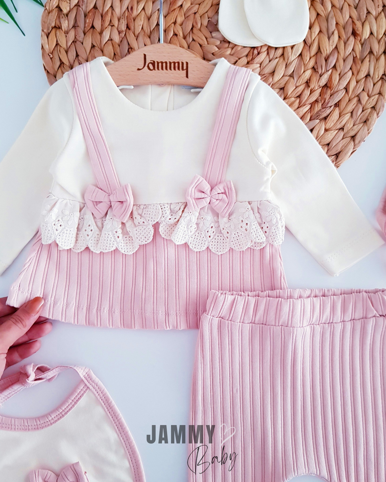 Moneqlia 5 Piece Newborn Set-POWDER
