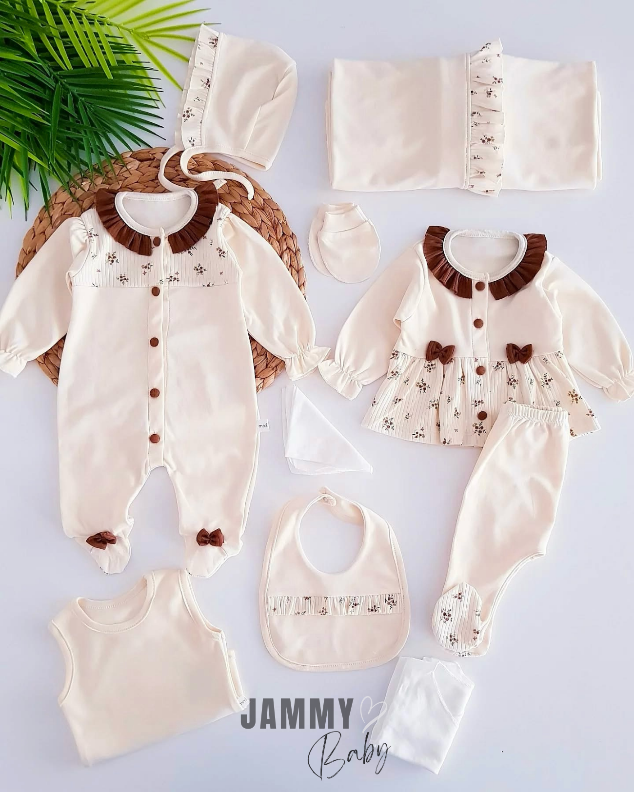 Kleine Blumen 10-teiliges Neugeborenen-Set-BRAUN