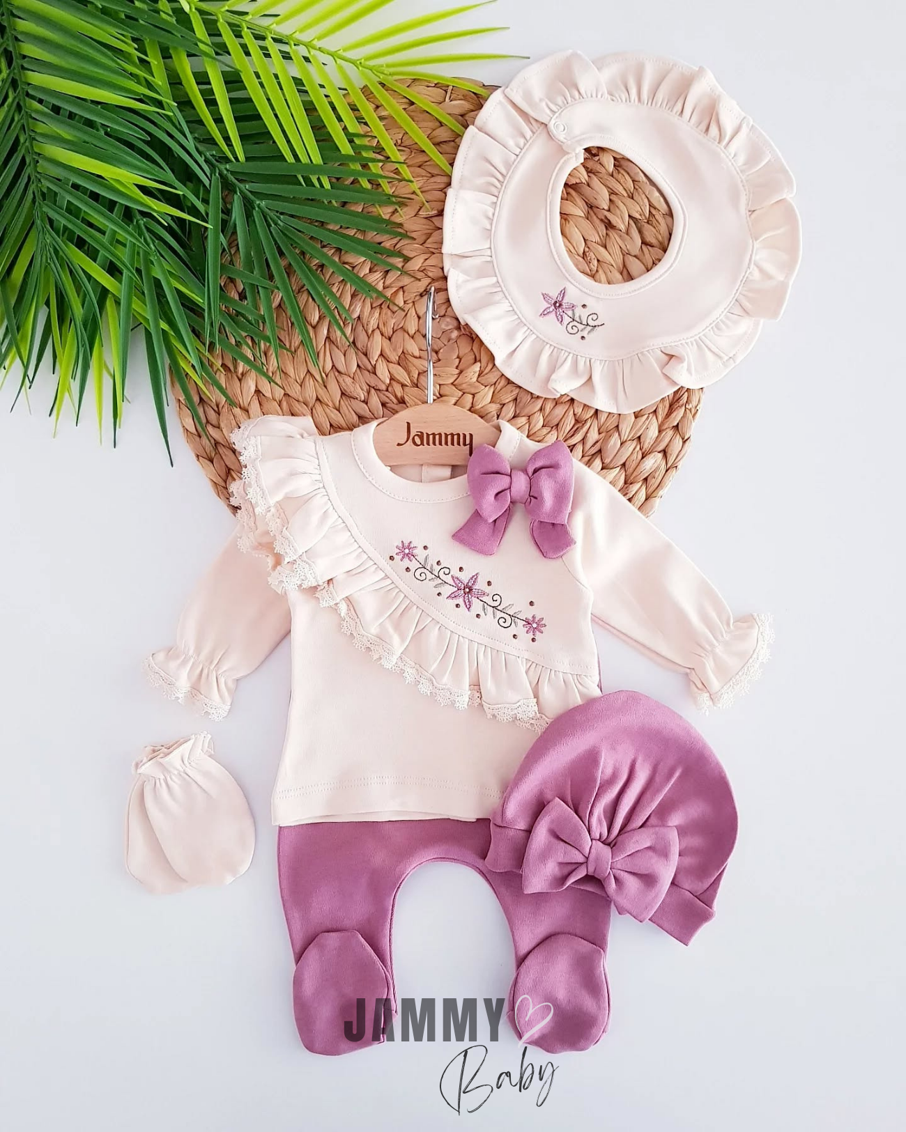 Sofia Blumen bestickte Mütze 5-teiliges Neugeborenen-Set - DRY ROSE