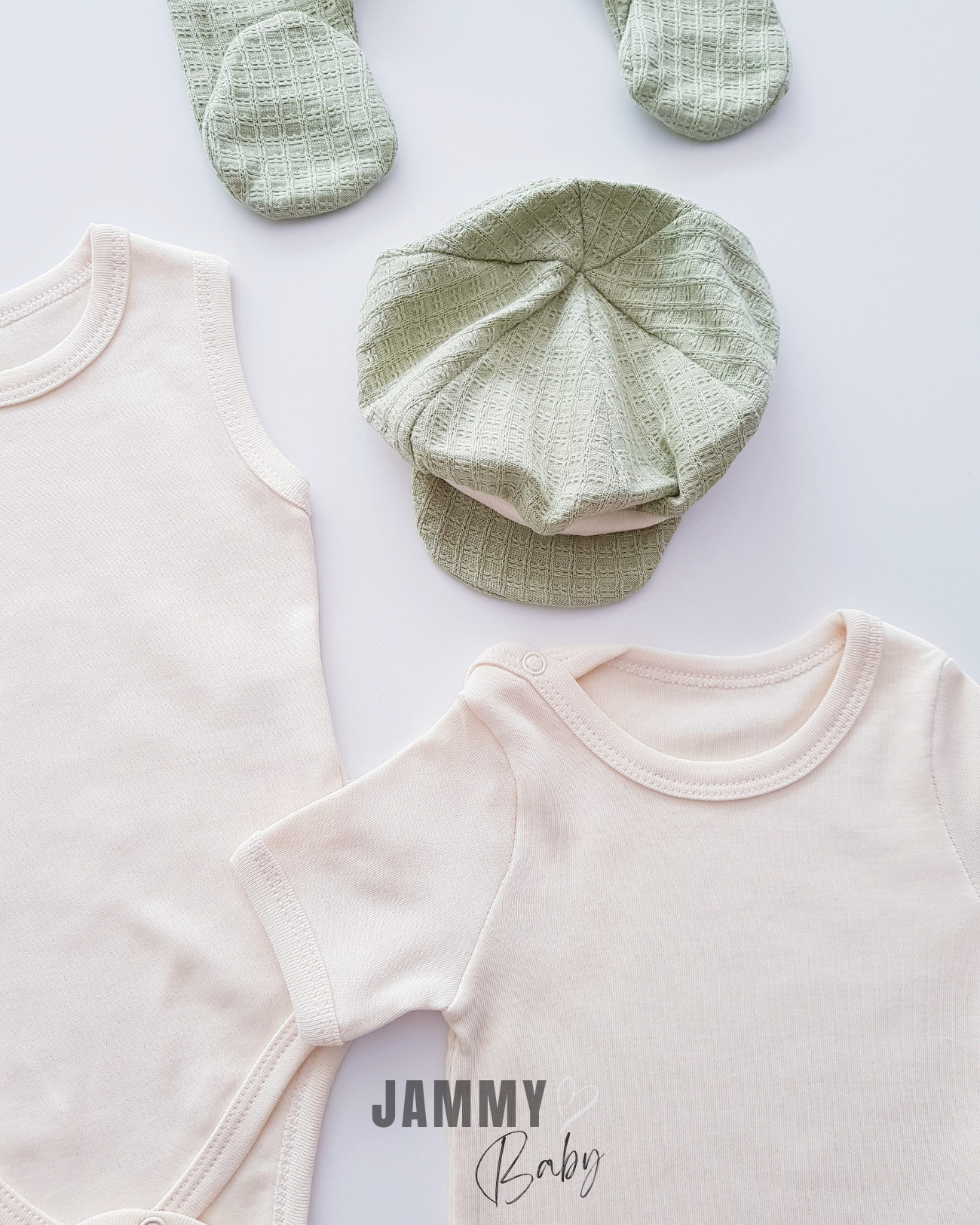 Süzene Teddy Bear 8 Piece Newborn Set with Cap - GREEN