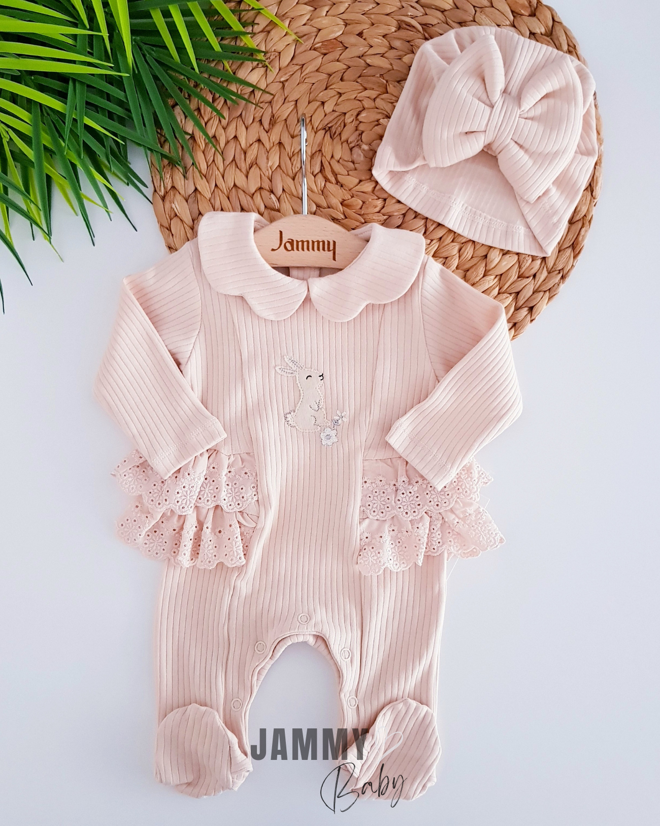 Tavşan İşlemeli Dantel Başlıklı Şapka Tulum Takımı-BEIGE