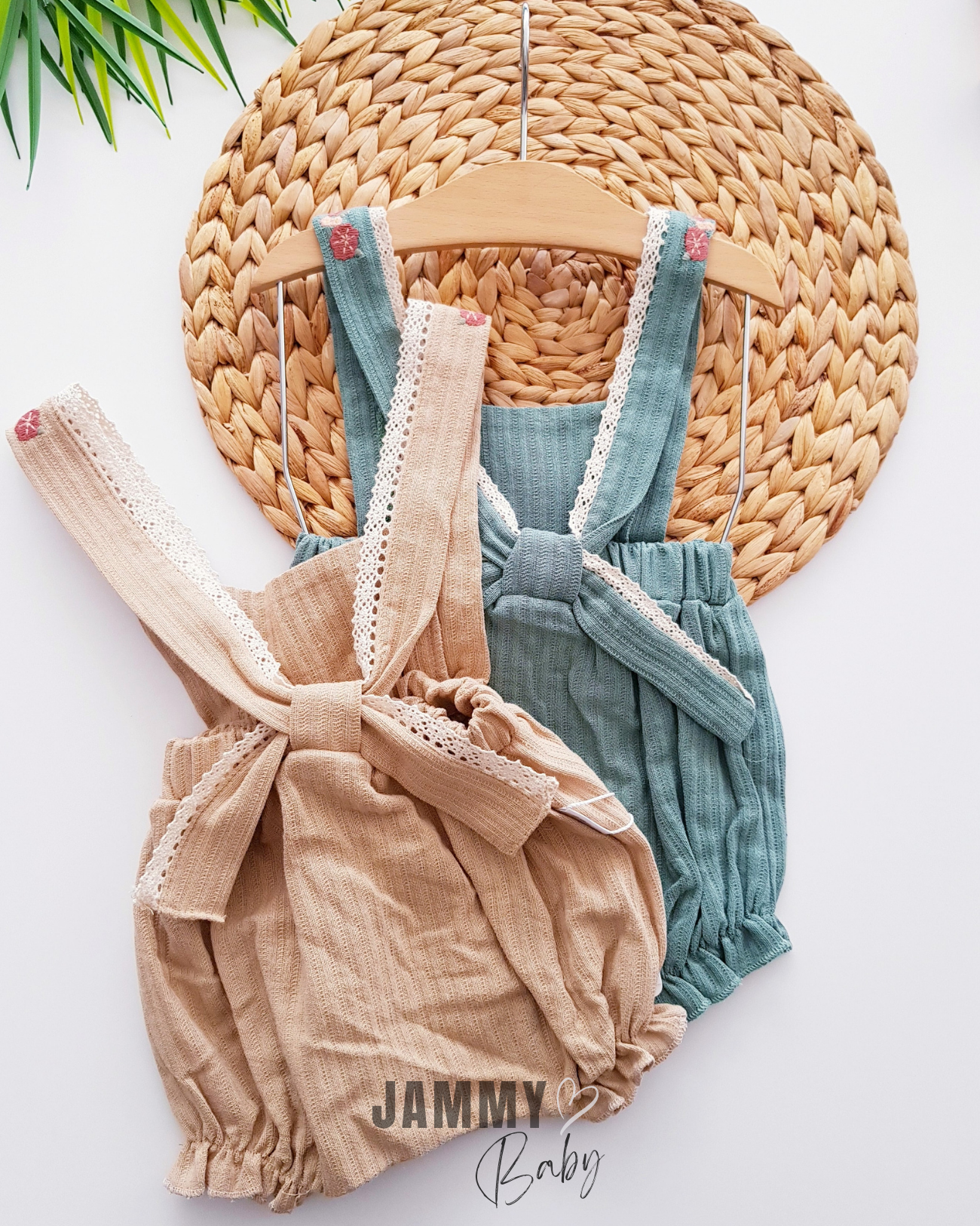 Alicia Muslin short-jumpsuit met strik op de rug-BEIGE