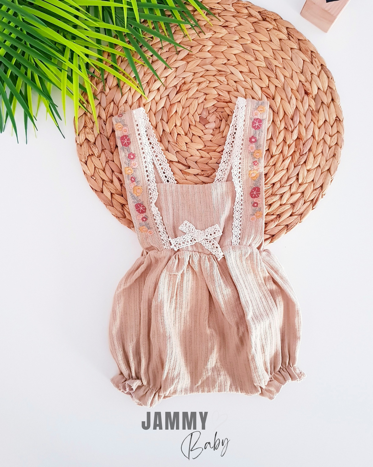 Alicia Muslin short-jumpsuit met strik op de rug-BEIGE