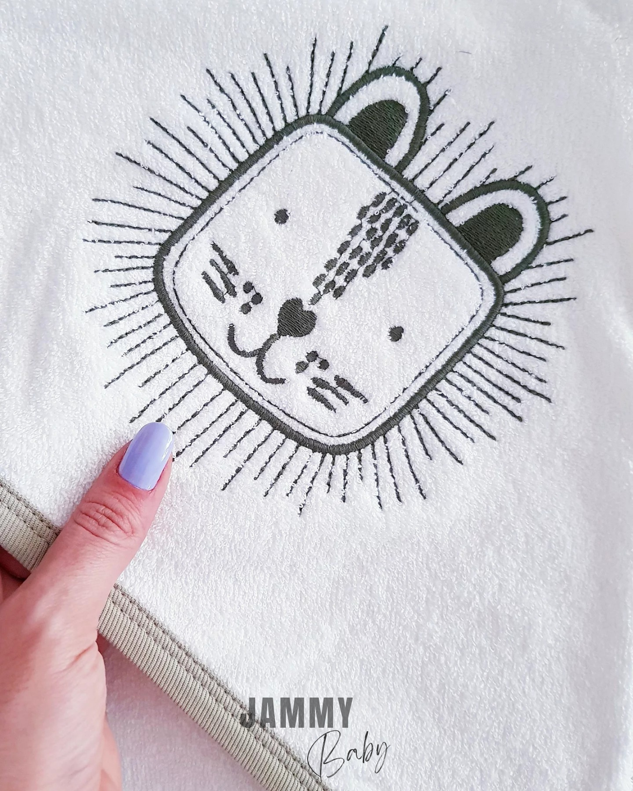 Serviette brodée tête de lion