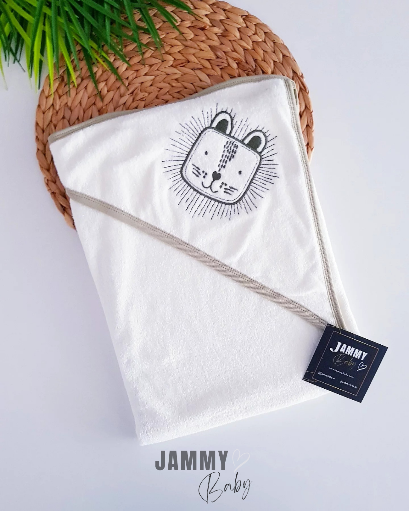 Serviette brodée tête de lion