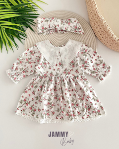 Poplin jurk met bloemenpatroon en sint-jakobsschelpkraag