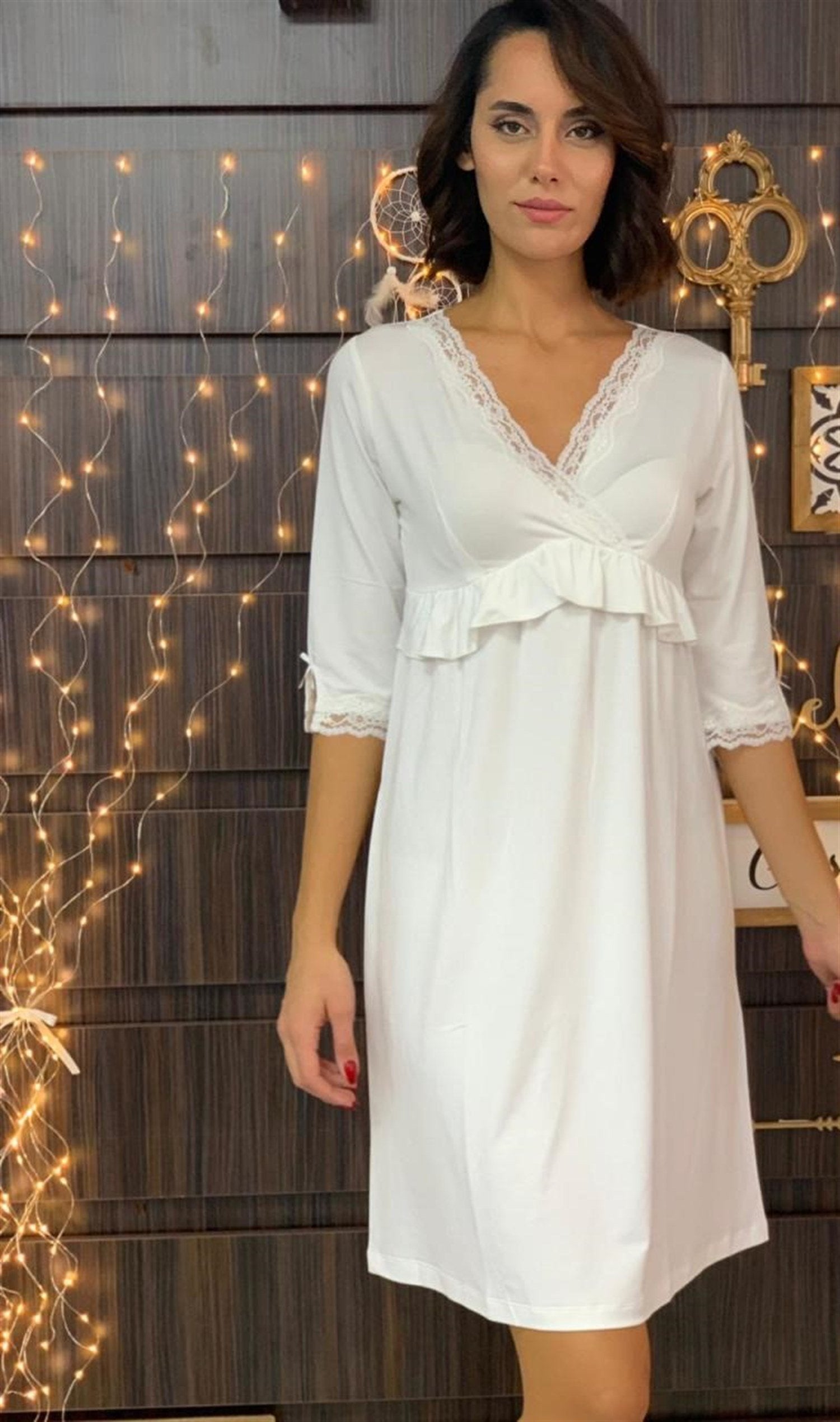 Umstandsnachthemd mit Rüschendetail - CREME