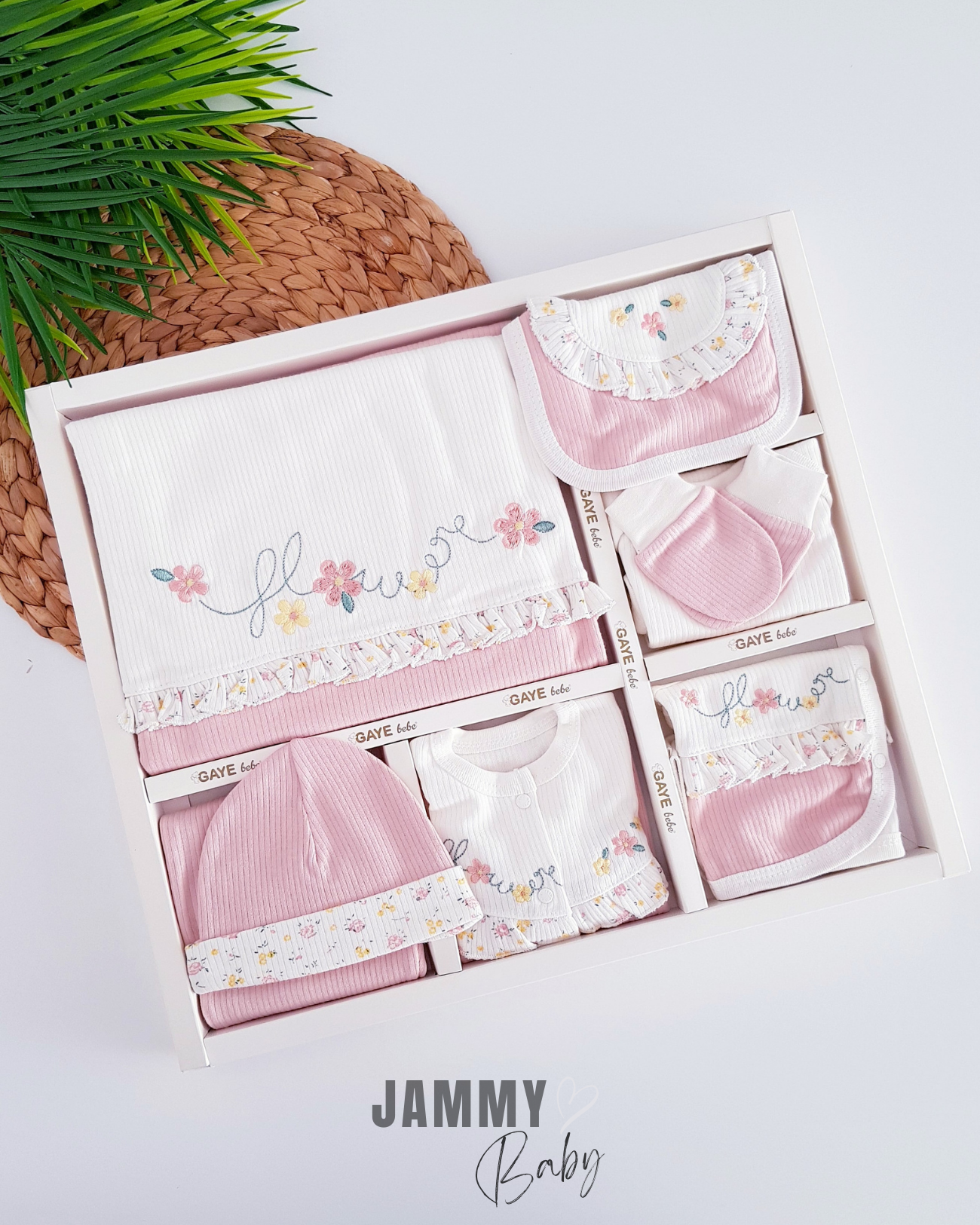 Bloemen geborduurde newborn set - GEDROOGDE ROOS