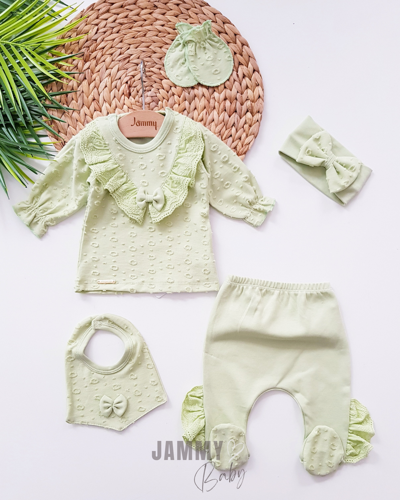 Wendy Vintage Lace 5 Piece Newborn Set - PISTASTIC GREEN